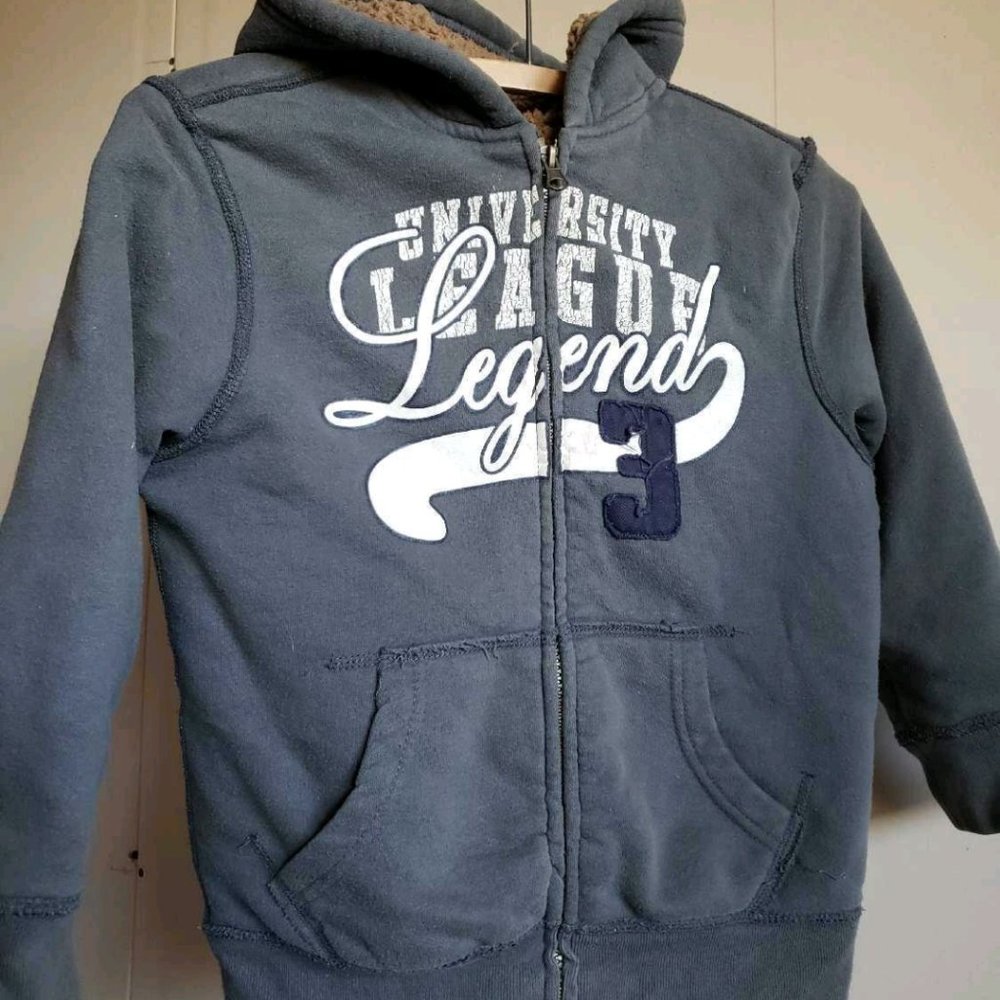 boys grey cozy Children's Place thick warm sherpa lined zip hoodie, size 5/6